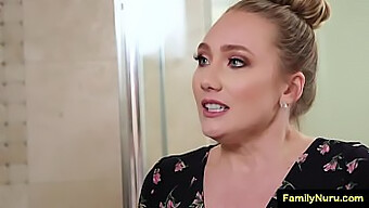 Aj Applegate Face Un Masaj Senzual La Duș Cu Final Fericit